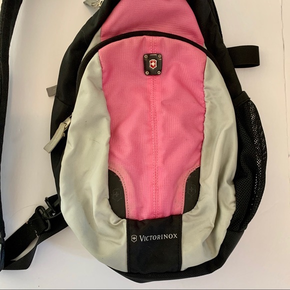 Victorinox Dual-Compartment Monosling - Picture 2 of 15